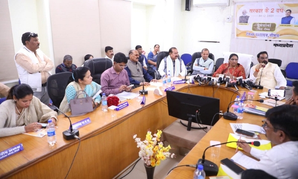 पत्रकार वार्ता पत्रकार वार्ता