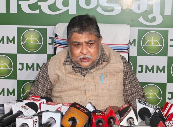 प्रेस वार्ता में सुप्रियो भट्टाचार्य की फोटो प्रेस वार्ता में सुप्रियो भट्टाचार्य की फोटो