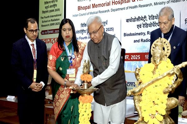 राज्यपाल ने चौथे इंटरनेशनल स्कूल ऑन रेडिएशन रिसर्च का किया शुभारंभ राज्यपाल ने चौथे इंटरनेशनल स्कूल ऑन रेडिएशन रिसर्च का किया शुभारंभ