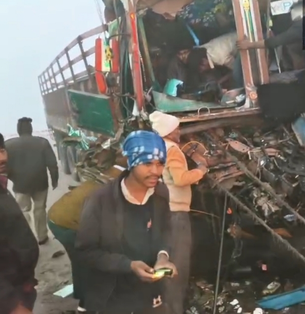 दुर्घटनाग्रस्त मार्वल लदा ट्रेलर। दुर्घटनाग्रस्त मार्वल लदा ट्रेलर।