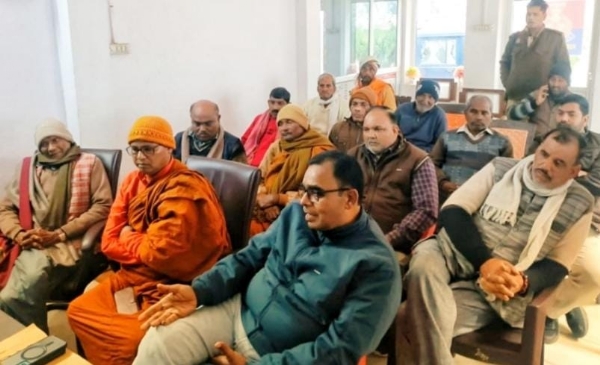 बैठक में भाग लेते दोनो पक्ष बैठक में भाग लेते दोनो पक्ष