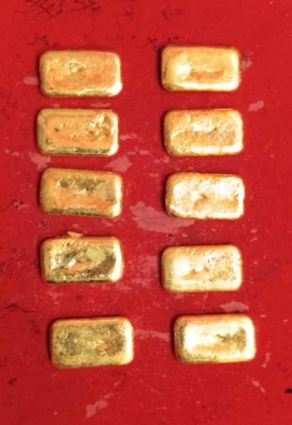 बरामद किया गया सोना बरामद किया गया सोना