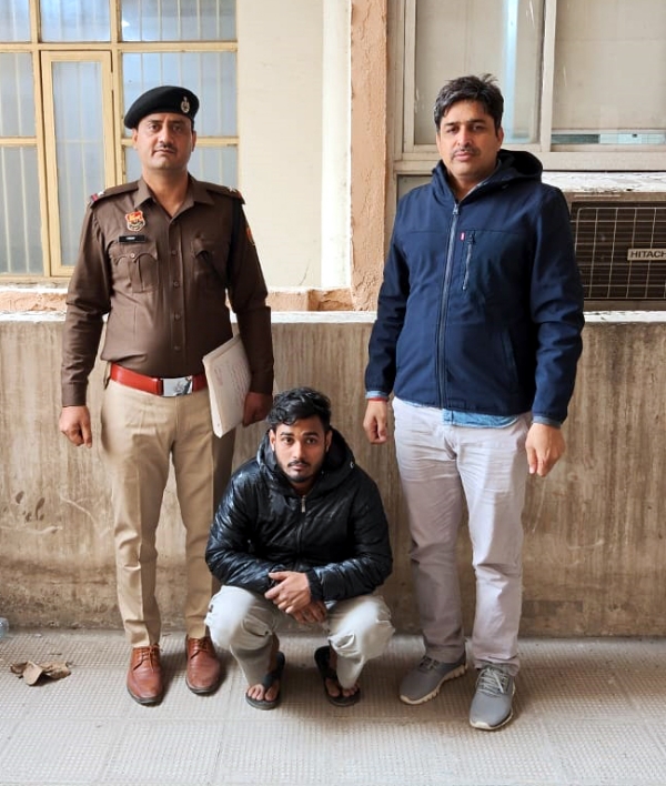 गिरफ्तार किया गया आरोपित गिरफ्तार किया गया आरोपित