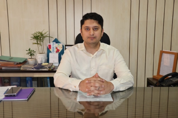 मेला कमेटी अध्यक्ष एवं उपायुक्त मंडी अपूर्व देवगन।