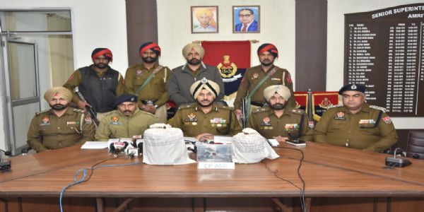 अमृतसर में सीमा पार से संचालित तस्कर गिरोह का पर्दाफाश, 4.5 किलो हेरोइन बरामद