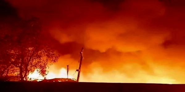 ऑक्सीजन सिलेंडर गोदाम में भीषण आग, धमाके से दहशत