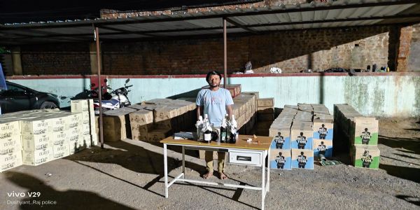 दवाइयों की आड़ में तस्करी की जा रही 20 लाख की अवैध शराब जब्त