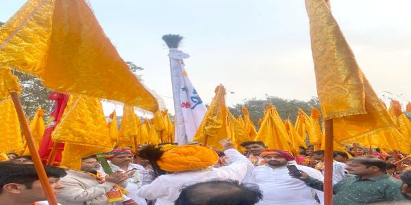 खड़गपुर में भव्य निशान यात्रा, जय श्री श्याम के नारों से गूंजा नगर