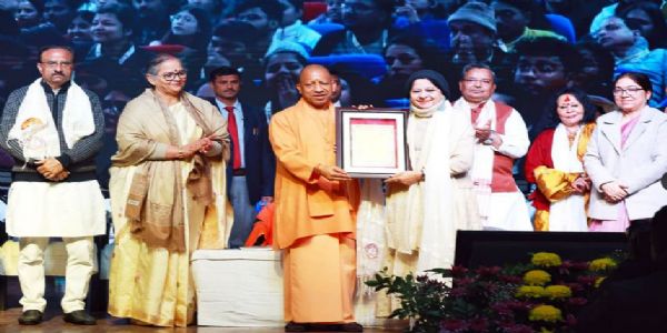 कलाकारों को सम्मान और प्रोत्साहित देने का काम कर रही सरकार : योगी आदित्यनाथ