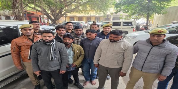 पॉर्न वीडियो का डर दिखाकर लोगों से वसूली करने वाला साइबर गिरोह बेनकाब, दो भाई समेत पांच गिरफ्तार