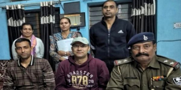 कटिहार पुलिस ने चोरी के 12 लाख रुपये हरियाणा पुलिस को किया सुपुर्द