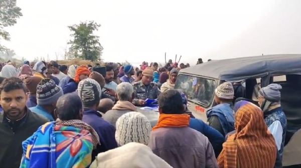 पोस्टमार्टम की प्रक्रिया पूरी करती पुलिस पोस्टमार्टम की प्रक्रिया पूरी करती पुलिस