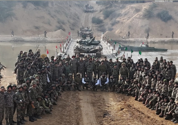 आर्मी कमांडर लेफ्टिनेंट जनरल मनजिंदर सिंह ने किया सर्वदा अग्रणी ब्रिगेड का दौरा आर्मी कमांडर लेफ्टिनेंट जनरल मनजिंदर सिंह ने किया सर्वदा अग्रणी ब्रिगेड का दौरा