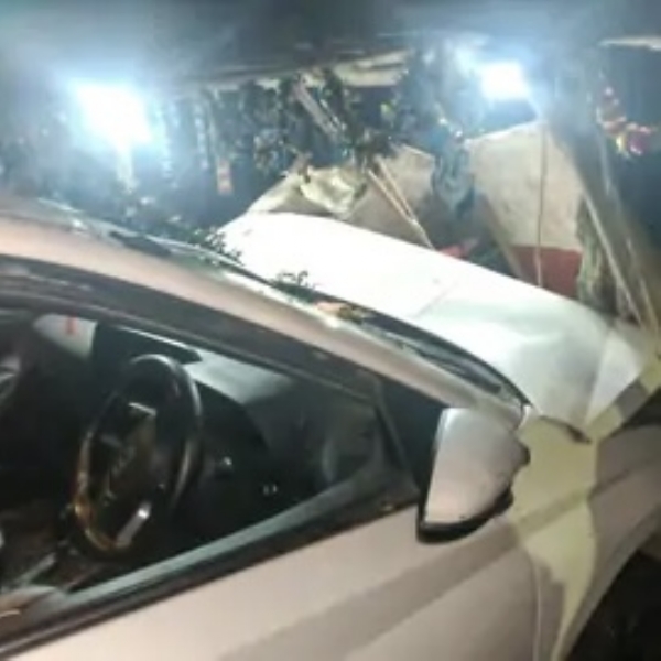 बेकाबू आई-20 कार बेकाबू आई-20 कार