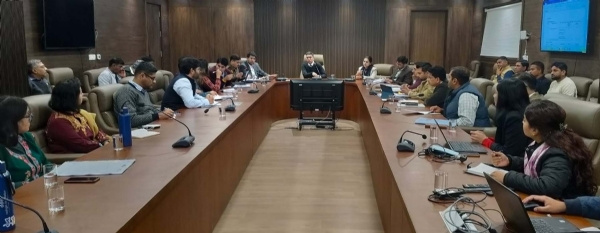 गुरुग्राम में वायु प्रदूषण नियंत्रण को लेकर बैठक लेते निगमायुक्त प्रदीप दहिया। गुरुग्राम में वायु प्रदूषण नियंत्रण को लेकर बैठक लेते निगमायुक्त प्रदीप दहिया।