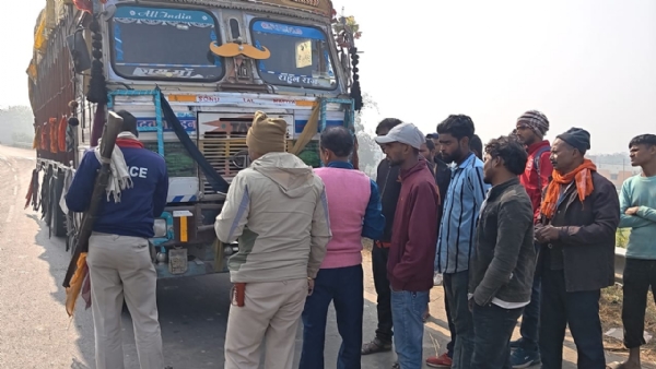 दुर्घटना कारित करने वाला ट्रक दुर्घटना कारित करने वाला ट्रक