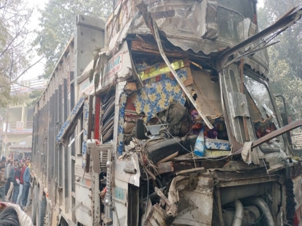 क्षतिग्रस्त ट्रक क्षतिग्रस्त ट्रक