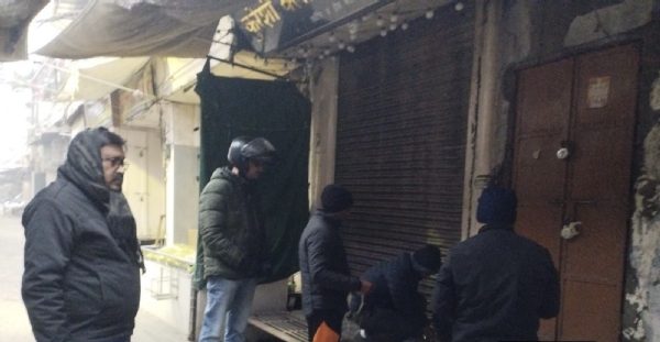 नगर निगम बरेली द्वारा बकाया संपत्ति कर न जमा करने वालों की संपत्ति सील करते हुए। नगर निगम बरेली द्वारा बकाया संपत्ति कर न जमा करने वालों की संपत्ति सील करते हुए।