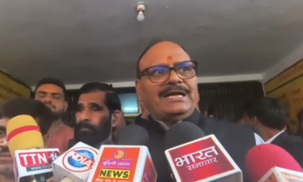 निरीक्षण करते उपमुख्यमंत्री ब्रजेश पाठक निरीक्षण करते उपमुख्यमंत्री ब्रजेश पाठक