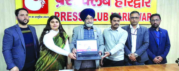 पत्रकारों से वार्ता के दौरान प्रो. डॉ. आर.एस. बावा व अन्य पत्रकारों से वार्ता के दौरान प्रो. डॉ. आर.एस. बावा व अन्य