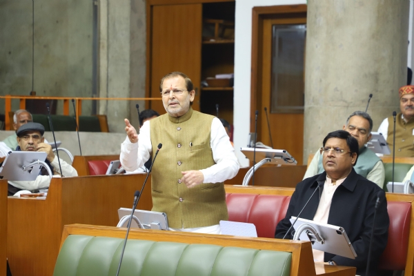 हरियाणा के सहकारिता मंत्री अरविंद शर्मा विधानसभा में अपनी बात रखते हुए हरियाणा के सहकारिता मंत्री अरविंद शर्मा विधानसभा में अपनी बात रखते हुए