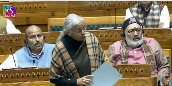 लोकसभा में प्रतिभूति बाजार संहिता विधेयक, 2025 पेश करते हुए सीतारमण