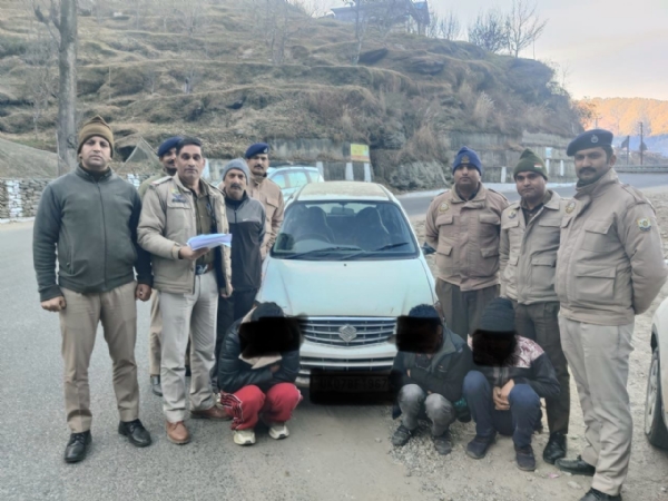 जुब्बल में पकड़े चिट्टा तस्कर जुब्बल में पकड़े चिट्टा तस्कर