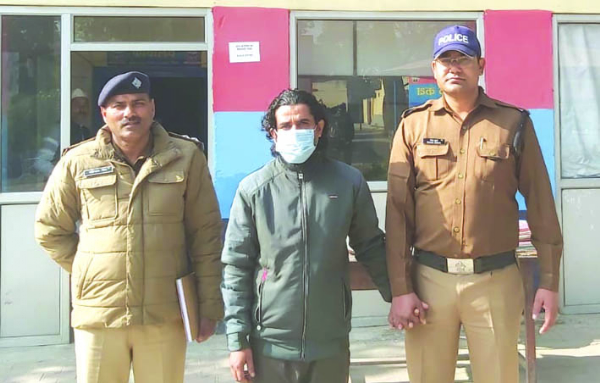 पुलिस गिरफ्त में आरोपित