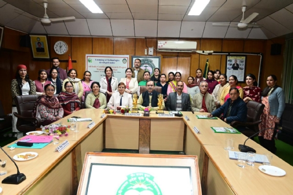 कृषि विश्वविद्यालय में आयोजित कार्यक्रम में मौजूद अधिकारी। कृषि विश्वविद्यालय में आयोजित कार्यक्रम में मौजूद अधिकारी।