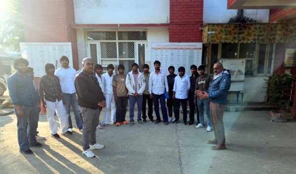 फतेहाबाद। भूना थाने में तलब किए गए फॉलोअर्स।