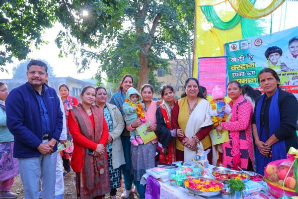 गंगा भोगपुर में शिविर में मौजूद लोग व अधिकारी गंगा भोगपुर में शिविर में मौजूद लोग व अधिकारी