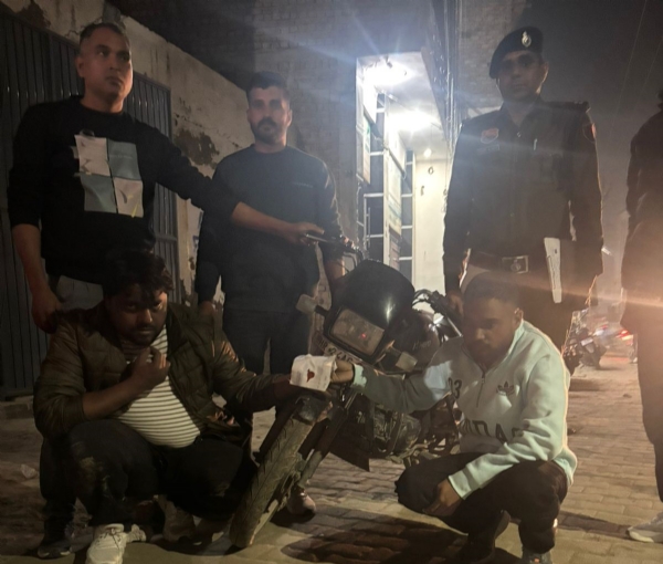 पकड़े गए हेरोइन तस्कर। पकड़े गए हेरोइन तस्कर।