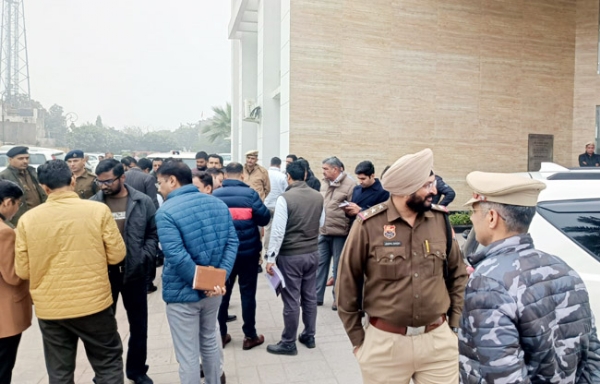 सोनीपत: जिलेभर में व्यापक छापेमारी व निरीक्षण अभियान के लिए 19 टीम रवानागी देते हुए उपायुक्त सोनीपत: जिलेभर में व्यापक छापेमारी व निरीक्षण अभियान के लिए 19 टीम रवानागी देते हुए उपायुक्त