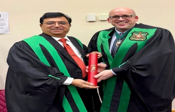 आईपीयू के कुलपति प्रो. (डॉ.) महेश वर्मा फेलशिप से सम्मानित होते हुए। आईपीयू के कुलपति प्रो. (डॉ.) महेश वर्मा फेलशिप से सम्मानित होते हुए।
