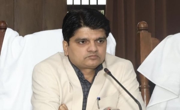 अपर जिलाधिकारी (वित्त एवं राजस्व) संतोष कुमार सिंह अपर जिलाधिकारी (वित्त एवं राजस्व) संतोष कुमार सिंह