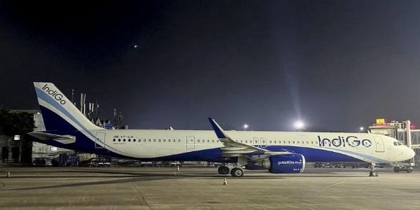 इंडिगो एयरलाइन के लोगो का प्रतीकात्‍मक चित्र