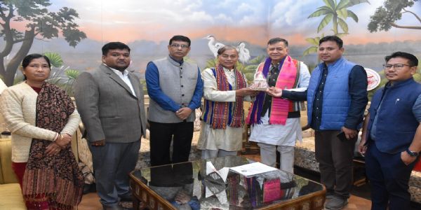 त्रिपुरा विधानसभा की प्राक्कलन समिति के सभापति का यूपी विस का दौरा