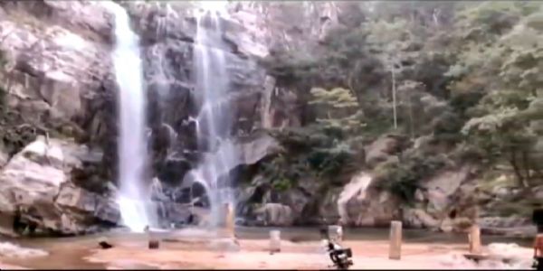 वॉटरफॉल घूमने गए छात्र -छात्रा का जबरन बनाया अश्लील वीडियो, वायरल करने की धमकी देकर की वसूली