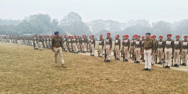 पुलिस केंद्र कटिहार में रैतिक परेड का आयोजन