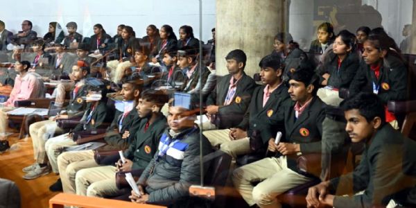 हिसार : शिकारपुर स्कूल के विद्यार्थियों ने देखी हरियाणा विधानसभा की कार्यवाही
