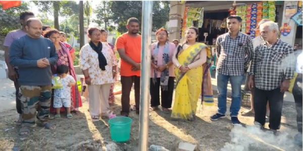 हाथियों के आतंक से जूझ रहे इलाके में सोलर स्ट्रीट लाइट की सौगात