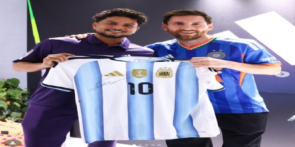 कुलदीप यादव को मिली दिग्गज लियोनेल मेसी से साइन की हुई अर्जेंटीना फुटबॉल टीम की जर्सी