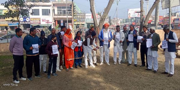 फतेहाबाद : मनरेगा का नाम बदलने के विरोध में प्रदर्शन