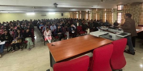 पर्यावरणीय चुनौतियों के समाधान में नैतिक मूल्यों की भूमिका अहम : डॉ. सीएल मौर्या