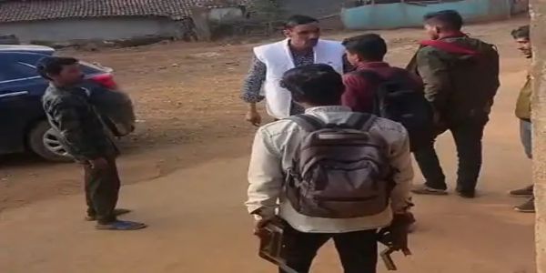 अंबिकापुर : बिजली काटने गया लाइनमैन बना बंधक, चार घंटे तक दबंगों के कब्जे में रहा कर्मचारी