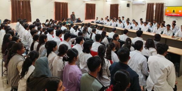 आयुर्वेद विश्वविद्यालय में करवाया ध्यान का अभ्यास