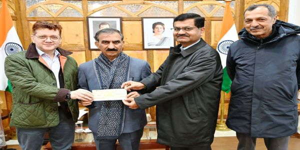 सुप्रीम आउटफिट ने आपदा पीड़ितों के लिए सीएम राहत कोष में दिए 10 लाख रुपये