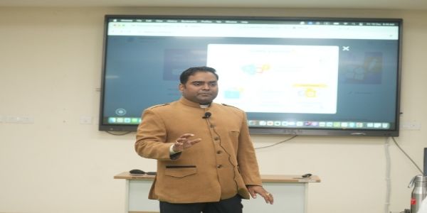 डिजिटल कक्षाओं में संवेदनशील और अर्थपूर्ण फीडबैक तंत्र अपनाने की जरूरत : डॉ. राजा