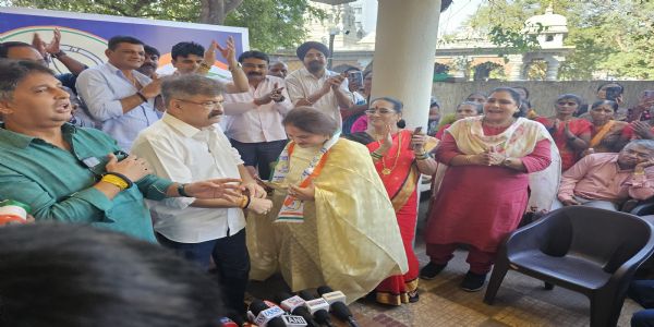 ठाणे में अजित गुट महिला नेता का एनसीपी एसपी में प्रवेश