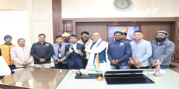 स्पीकर ने स्वर्ण पदक विजेता खिलाडी झोंगो पाहन को किया सम्‍मानित